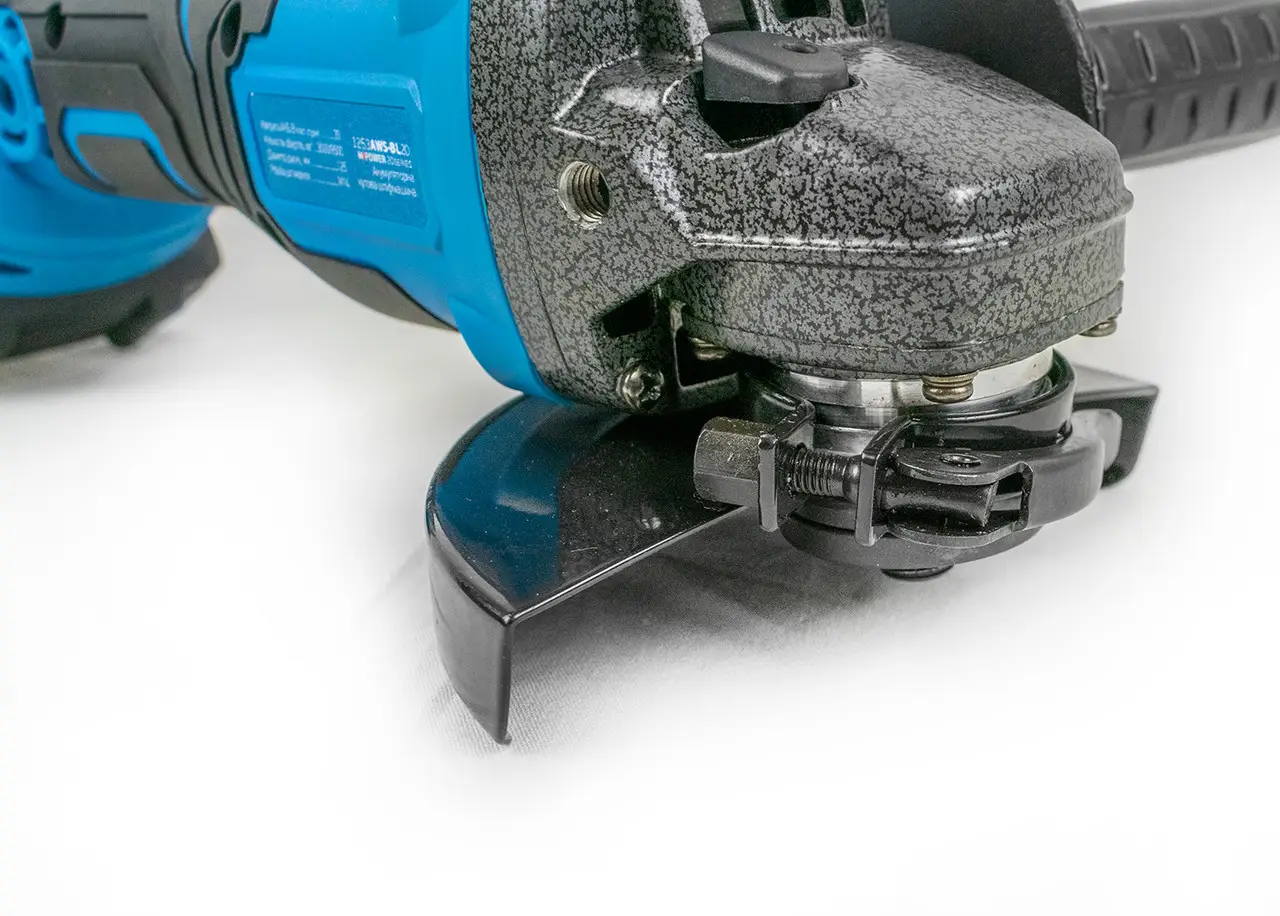 Набір Kraissmann 201 SAW 20MP: Акумуляторна кутова шліфмашина Kraissmann 1253 AWS-BL 20 MP + Шурупокрут Kraissmann 2102 ABS 20 MP