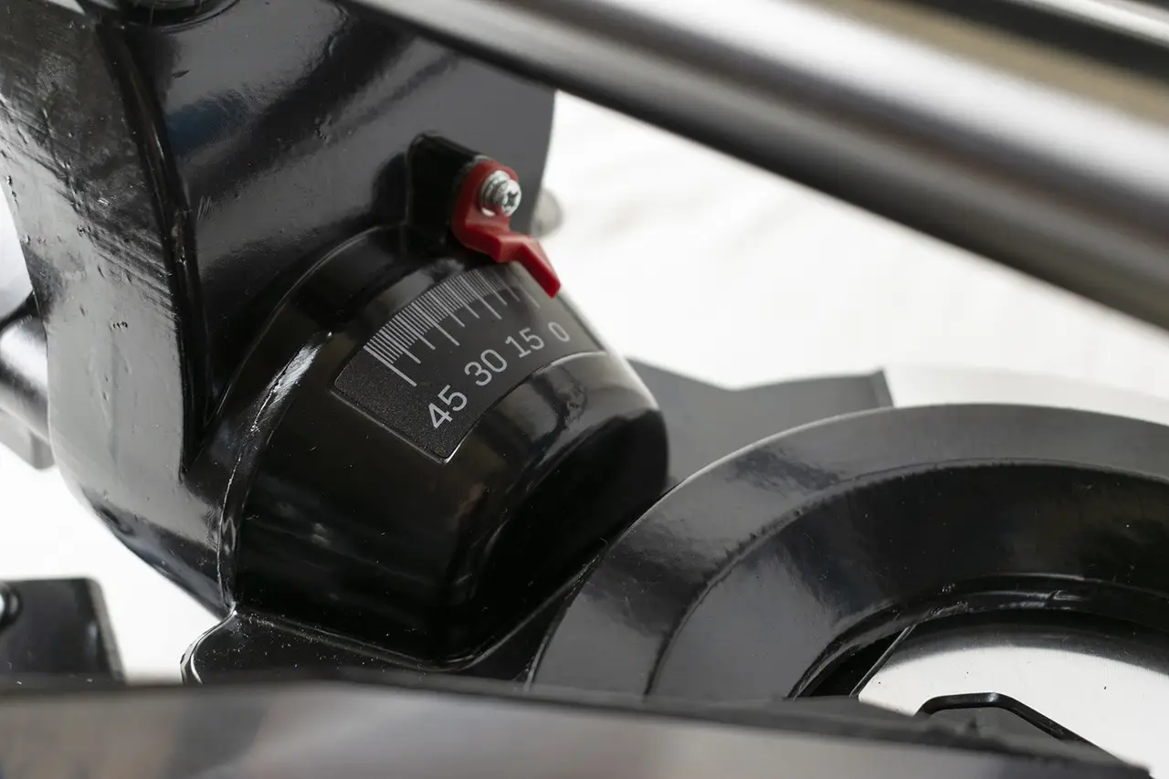 Пила торцювальна Kraissmann 2400 GSI 255 (з протяжкою)